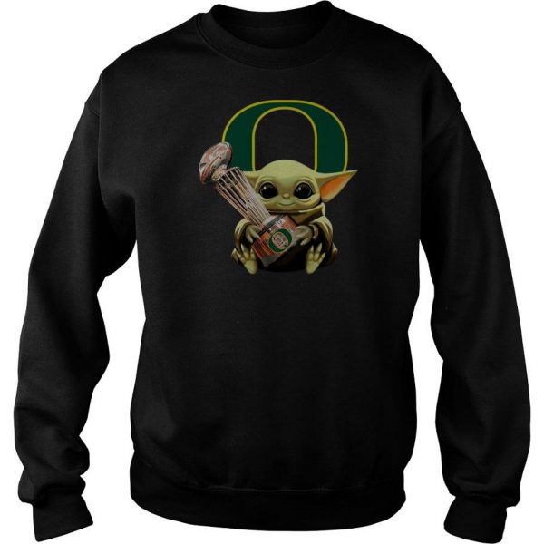 Baby Yoda Hug Oregon Ducks Cup sweatshirt