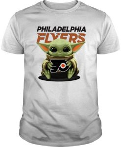 Baby Yoda Hug Philadelphia Flyers t shirt